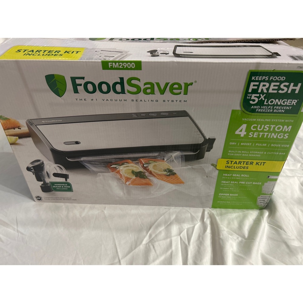 FoodSaver FM2900 Vacuum Sealer Machine Starter Kit Silver Black New In Box